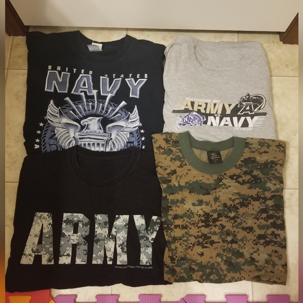Men XL short sleeve Navy army accent printed graphic camouflage T shirt lot of 4